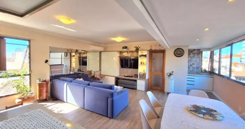 Impecável apartamento de 3 dormitórios, suíte, 106,28m² privativos, churrasqueira e  com duas vagas de garagem a poucos metros do parcão e grêmio náutico união em zona plana.