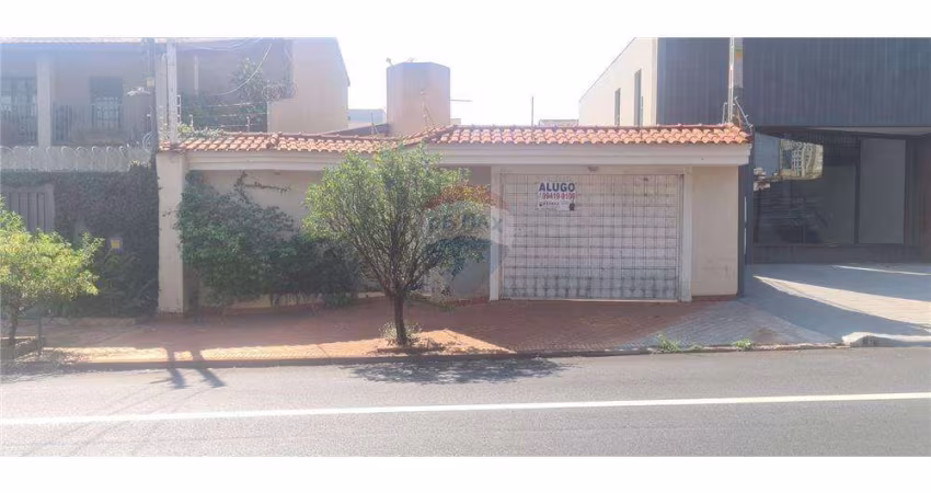 Casa Térrea comercial para locação na Avenida Braz Olaia Acosta próxima ao Ribeirão Shopping.