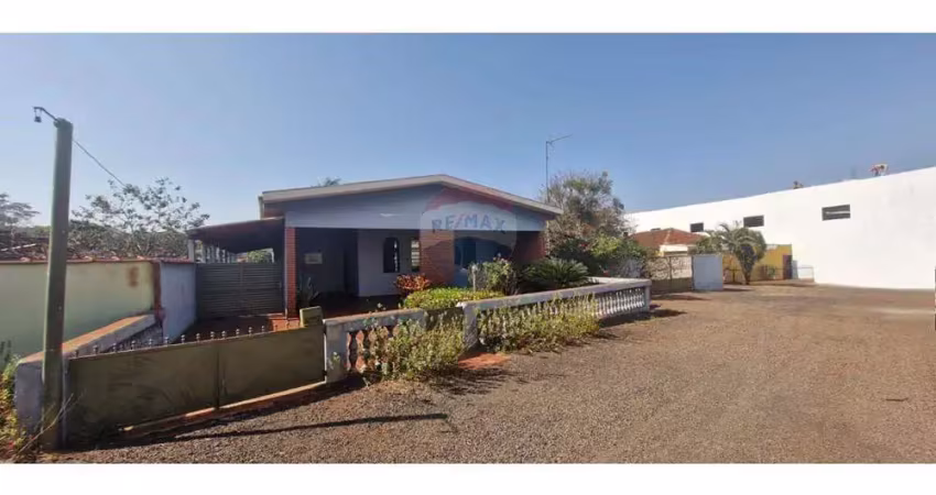 Casa com 3 quartos à venda na Rua Segundo Giória, 51, Centro, Dumont