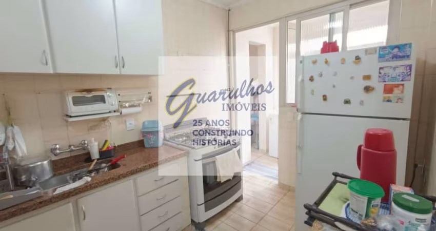 lindo apartamento em exelente localizaçao no cambuçi  e, sao paulo  todo em liso laminado com sala c