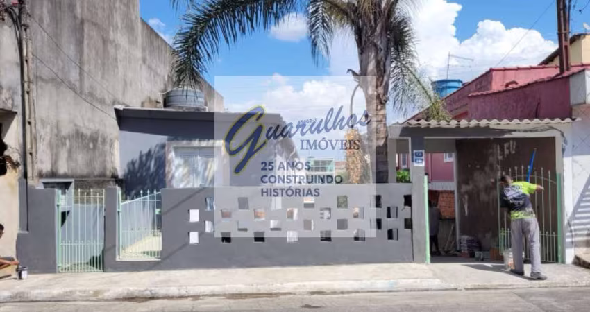 2 Casas em terreno de 10*25, cada uma com 3 dorms, R$749.900,00 * Casa de cima para locação R$1.890
