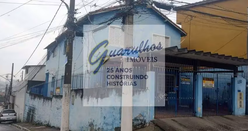 Casa em exelente localizaçao  sobrado com 3 dormitorios salacozinha area de serviço 2 vagas de grage