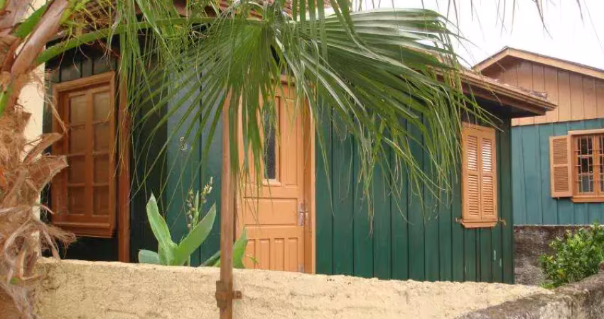 Casa com 2 quartos para alugar na Rua Sete de Setembro, 138, Centro, Santa Maria