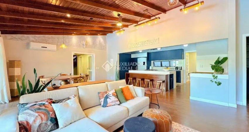 Casa com 4 quartos à venda na José Antonio Lobo, 10, Ferraz, Garopaba