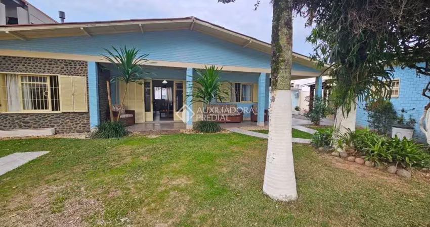 Casa com 1 quarto à venda na Marques Guimarães, 162, Centro, Garopaba