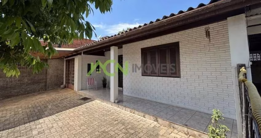 Terreno com 452,40 m² no bairro Floresta, com 2 Casas