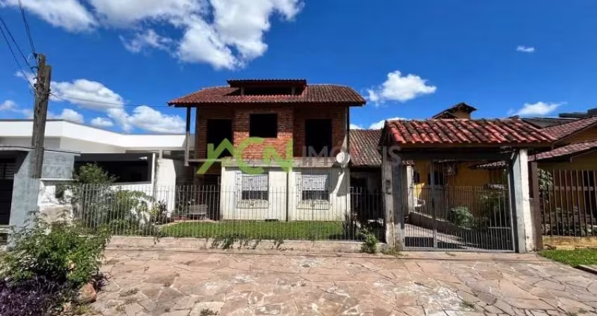 Casa para Finalizar com Amplo Espaço e Localização Privilegiada