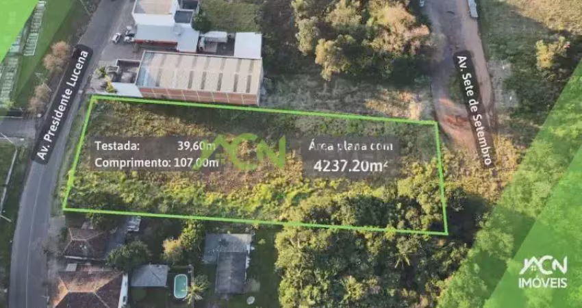 Área plana com 4237,20m², com frente para av. presidente lucena e av 7  de setembro, no centro de estância velha.
