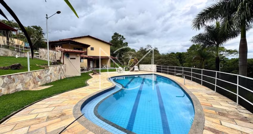 CASA COM 03 SUÍTES, POÇO ARTESIANO E ÁREA DE CHURRAQUEIRA COM PISCINA NO VALE DO OURO