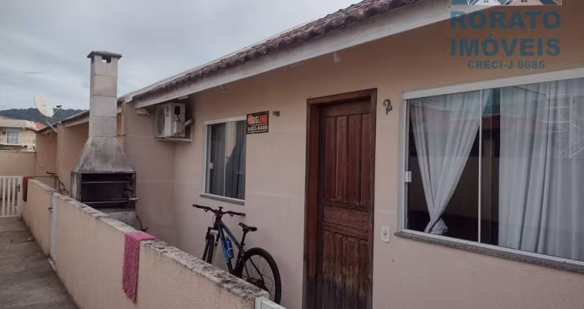 Casa em Condomínio - Próximo a Caiobá.