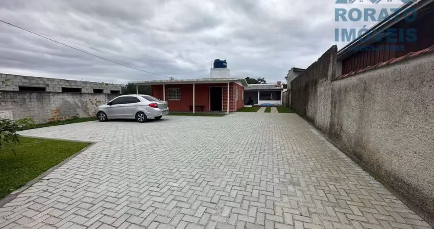 Casa com Piscina e 5 Dormitórios