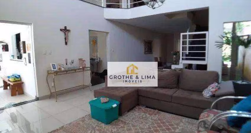 TOR035 - Sobrado c/ 3 dormitórios, 2 suítes, à venda, 217 m² AC, terreno 250m²,excelente local, fácil acesso  centro da cidade, perto de comércio etc.