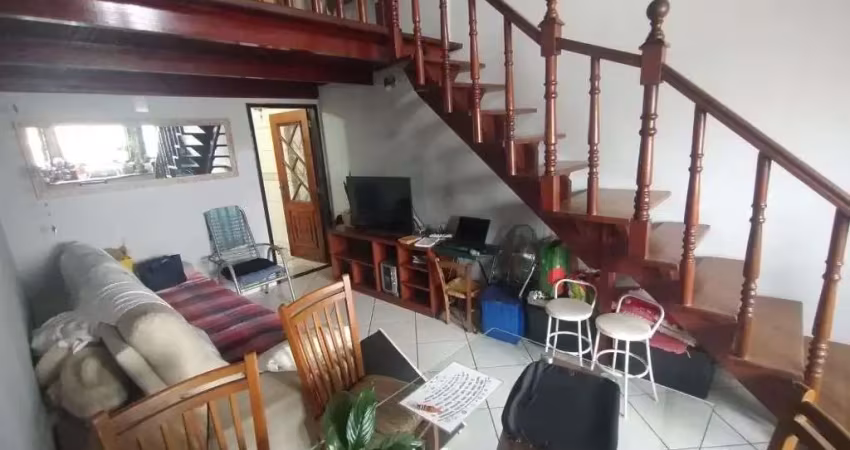 Linda casa no jd portugal: são 3 dormitórios sendo 1 suíte, 2 banheiros, 3 vagas de garagem, quintal com churrasqueira