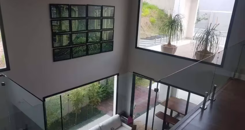 Excelente sobrado  à venda no Condomínio Verana em SJC-SP.