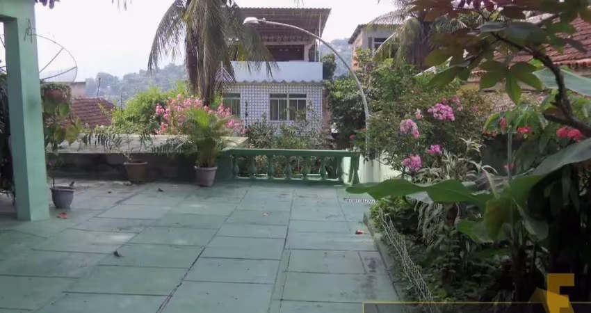 Tanque - excelente casa duplex com garagem para 6 carros.