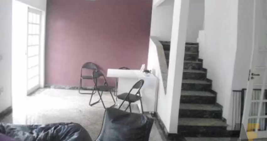 Ótima casa de condomínio junto ao Largo do Anil