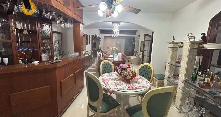 Casa de alto padrão em condomínio nobre no Anil