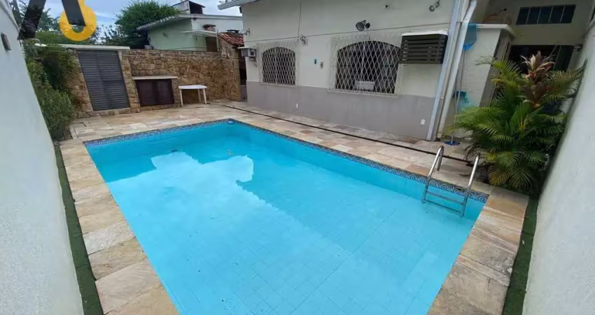 Casa com 3 dormitórios à venda, 295 m² por R$ 980.000,00 - Freguesia de Jacarepaguá - Rio de Janeiro/RJ