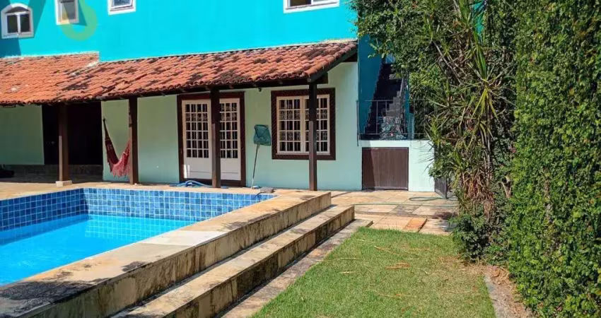 Casa em vila, tranquila 7 quartos 6 suíts. Piscina.