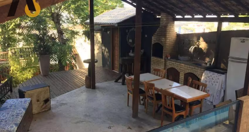 Aconchegante Casa no Centro da Freguesia  Excelente Localização! 4 quartos uma suíte!
