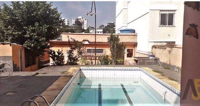 Casa com 6 dormitórios à venda, 321 m²