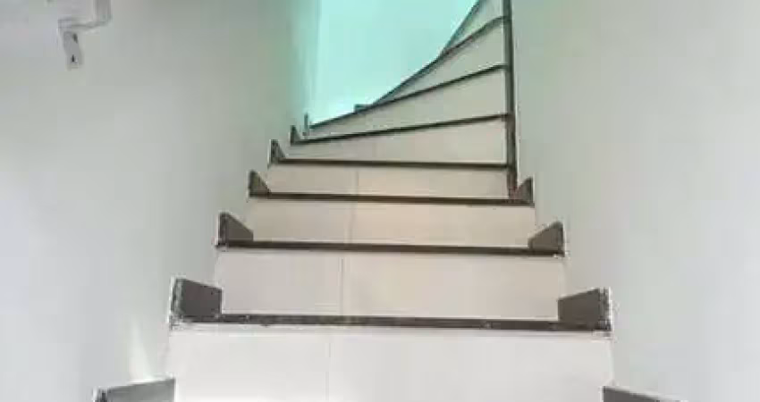 Casa sobreposta com 2 quartos, maracanã - praia grande