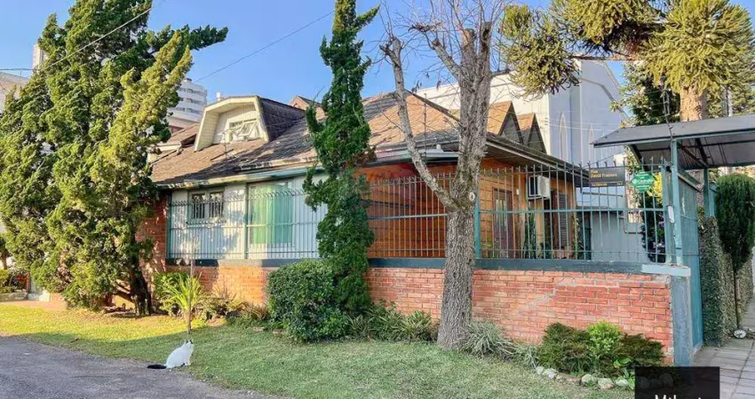 Casa semimobiliada com 4 quartos e 2 vagas de garagem no Pio X