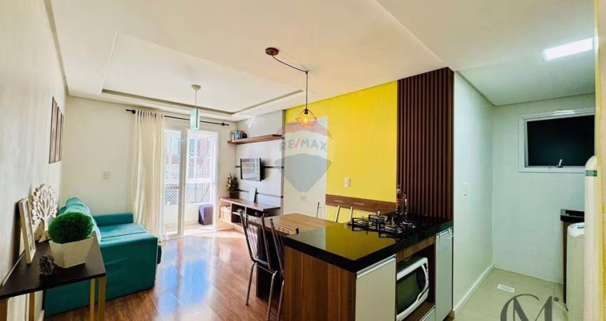 Apartamento semimobiliado com dois dormitórios e duas vagas de garagem