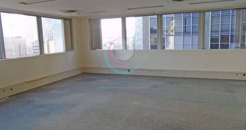Conjunto de salas comerciais a venda no centro histórico da cidade a 4 minutos a pé do metrô são be