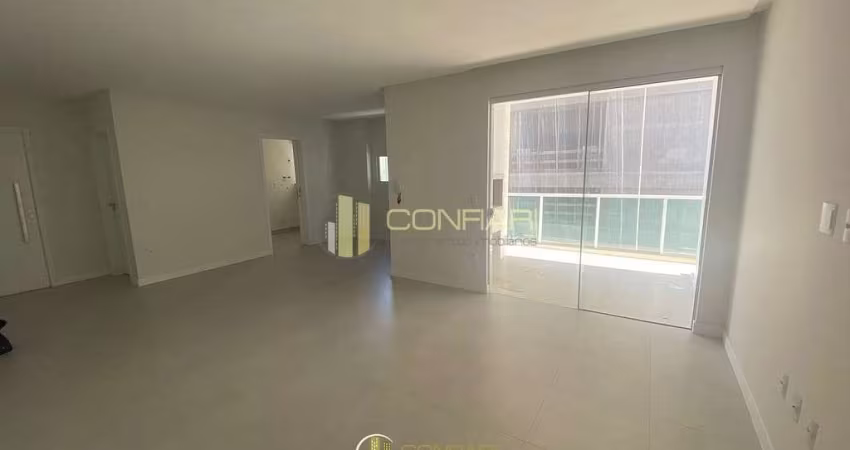 Apartamento diferenciado na Meia Praia