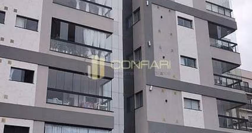 Apartamento mobiliado com 2 garagens privativas