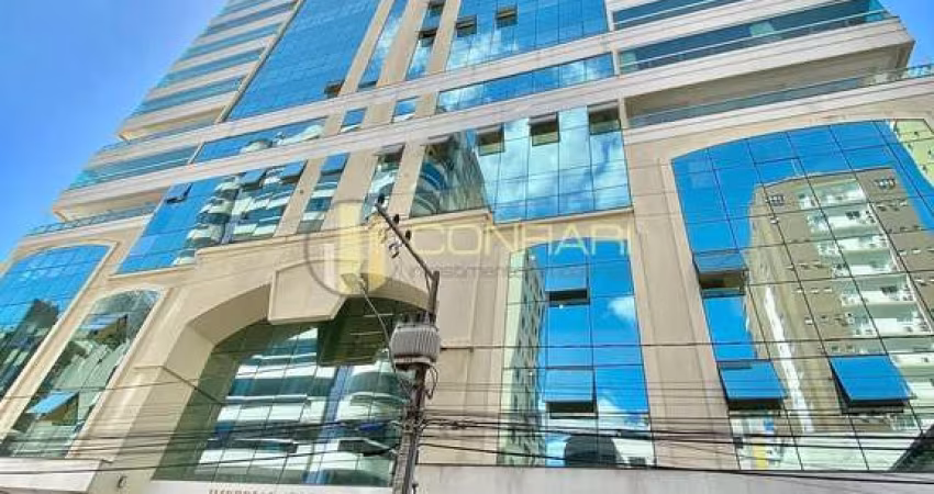 Apartamento bem mobiliado na Meia Praia