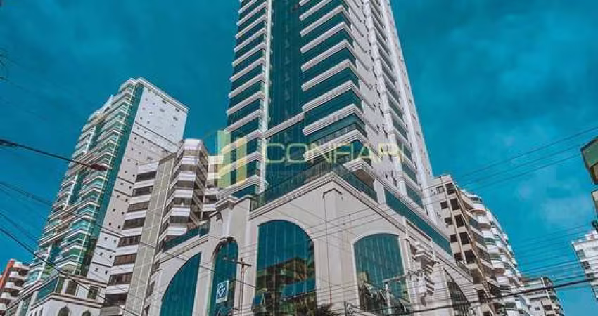 Altíssimo padrão e de frente pra Avenida