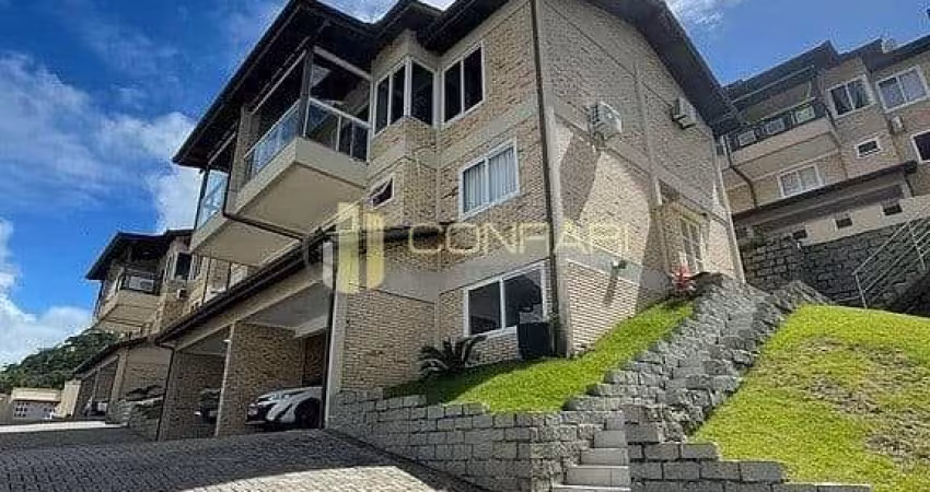 Casa de alto padrão em condomínio fechado Itapema