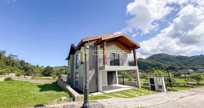 Casa de alto padrão em condomínio fechado