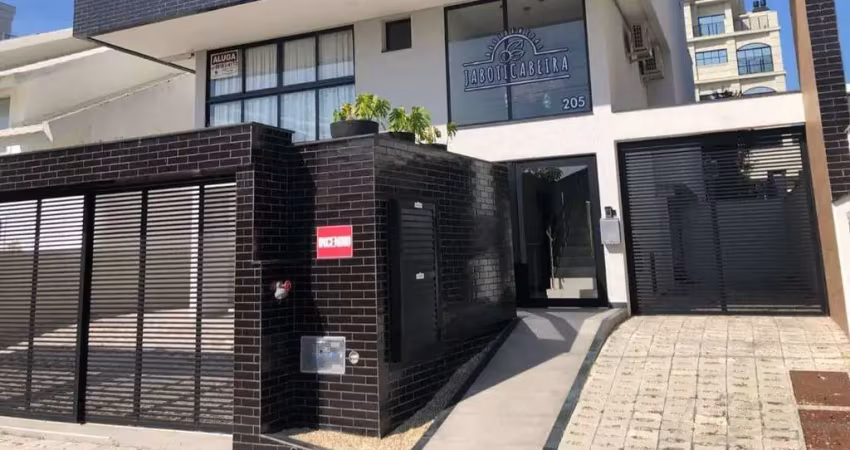 Apartamento com 3 suítes próximo ao mar de canto grande