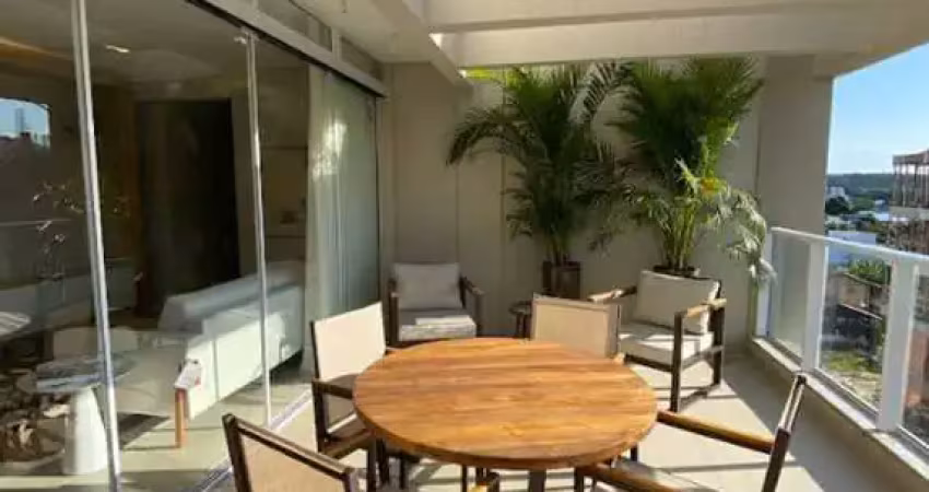 Cobertura duplex mobiliada com 3 suítes em mariscal