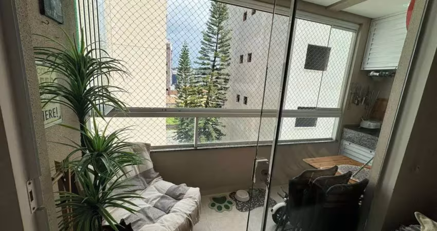 Aconchegante apartamento com 2 dormitórios a 200m do mar