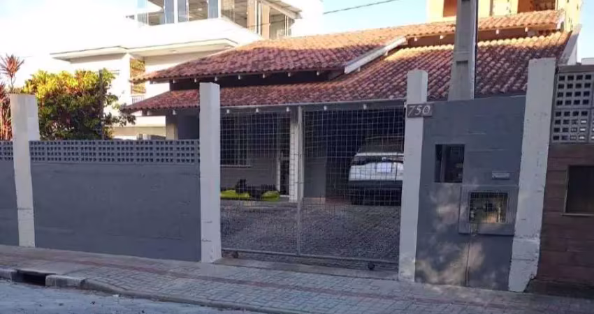 Casa com 3 dormitórios e 175m² no bairro josé amândio