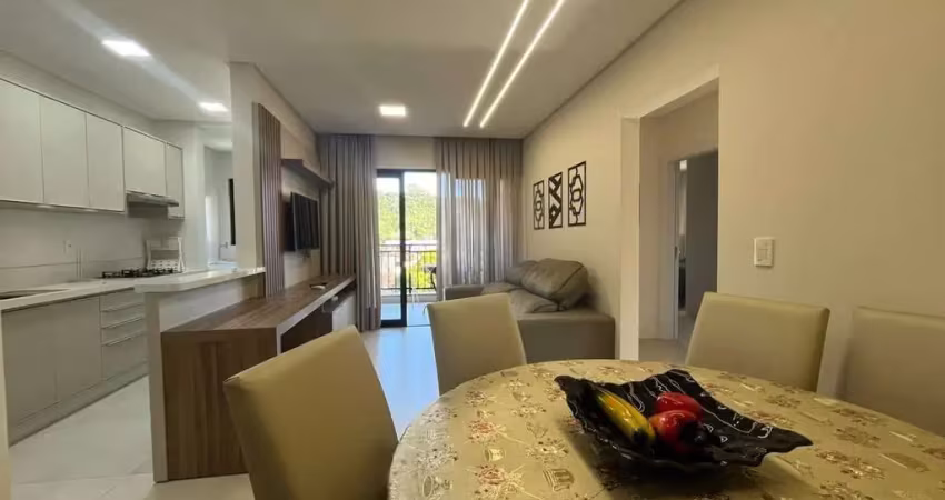 Apartamento de alto padrão com 2 suítes a 50m do mar de bombinhas