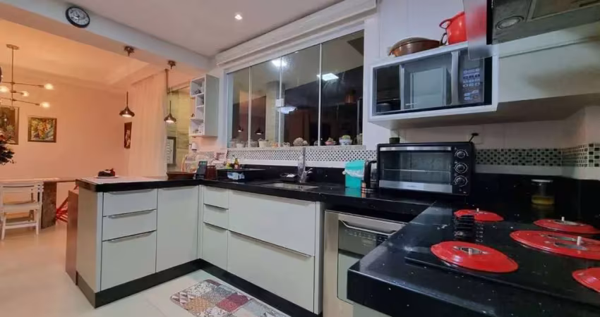 Cobertura com 3 suítes e 172m² de área total em bombinhas
