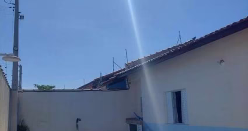 CASA LADO PRAIA COM PISCINA PRÓXIMO AO MAR PARA VENDA EM ITANHAÉM!