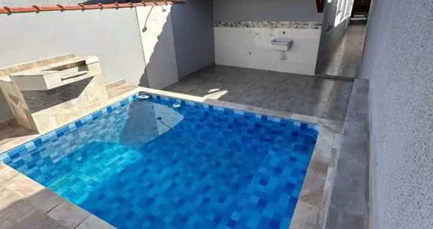 CASA NOVA COM PISCINA PARA VENDA EM MONGAGUÁ!