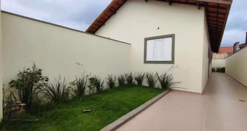 CASA EM BAIRRO RESIDENCIAL COM ESPAÇO PARA PISCINA PARA VENDA EM ITANHAÉM!!