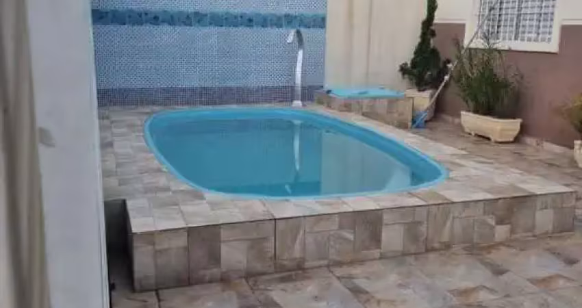 Casa usada lado praia com piscina para venda em itanhaém!