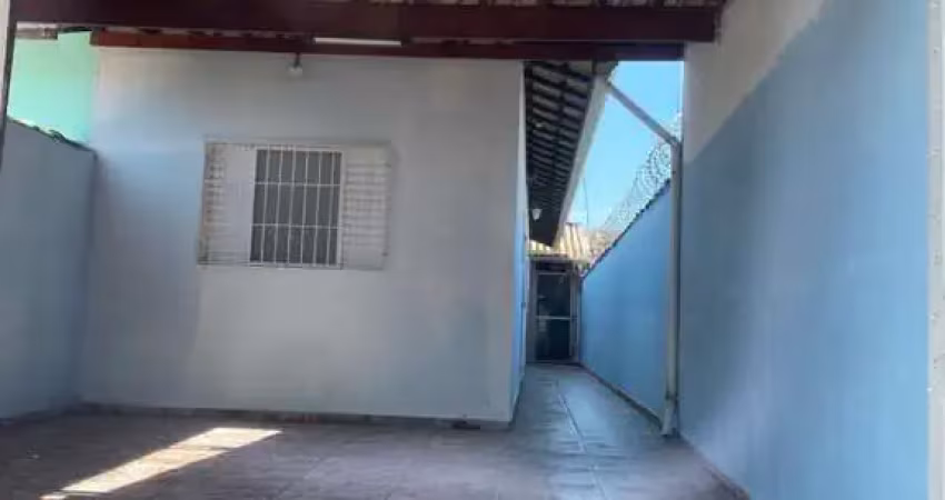 Casa geminada usada lado praia para venda em itanhaém!
