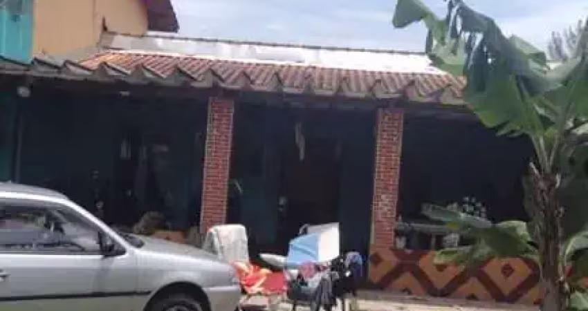 Sobrado com edicula perto do mar para venda em itanhaém!