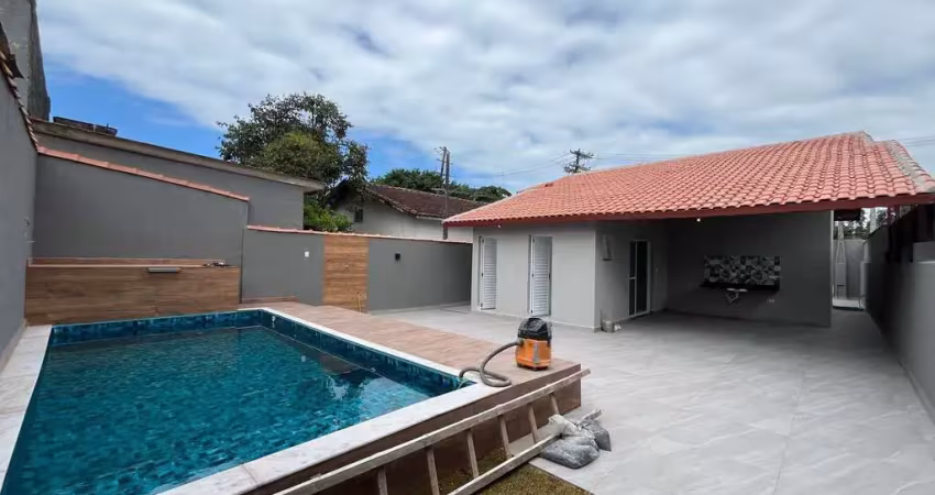 Casa isolada reformada com piscina lado praia em itanhaém!!