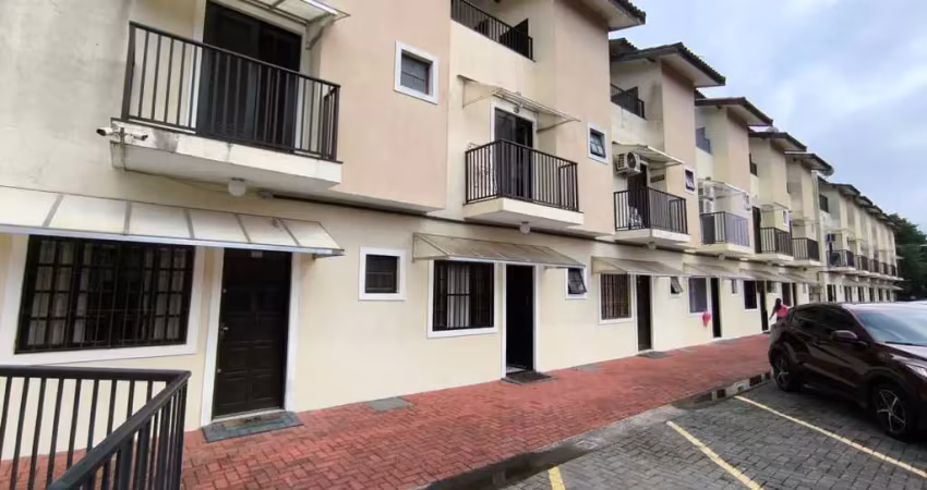 Super oportunidade!! sobrado 03 andares em condominio fechado próximo a praia dos sonhos para venda em itanhaém!!