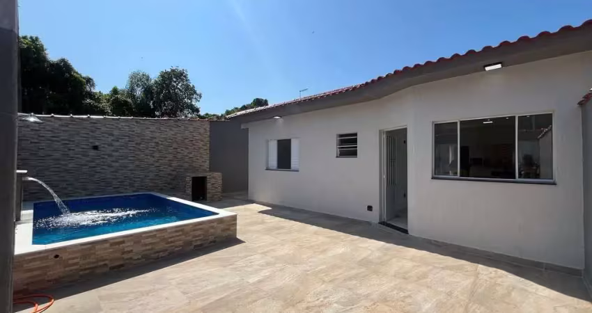 Linda casa geminada com piscina e churrasqueira para venda em itanhaém!!